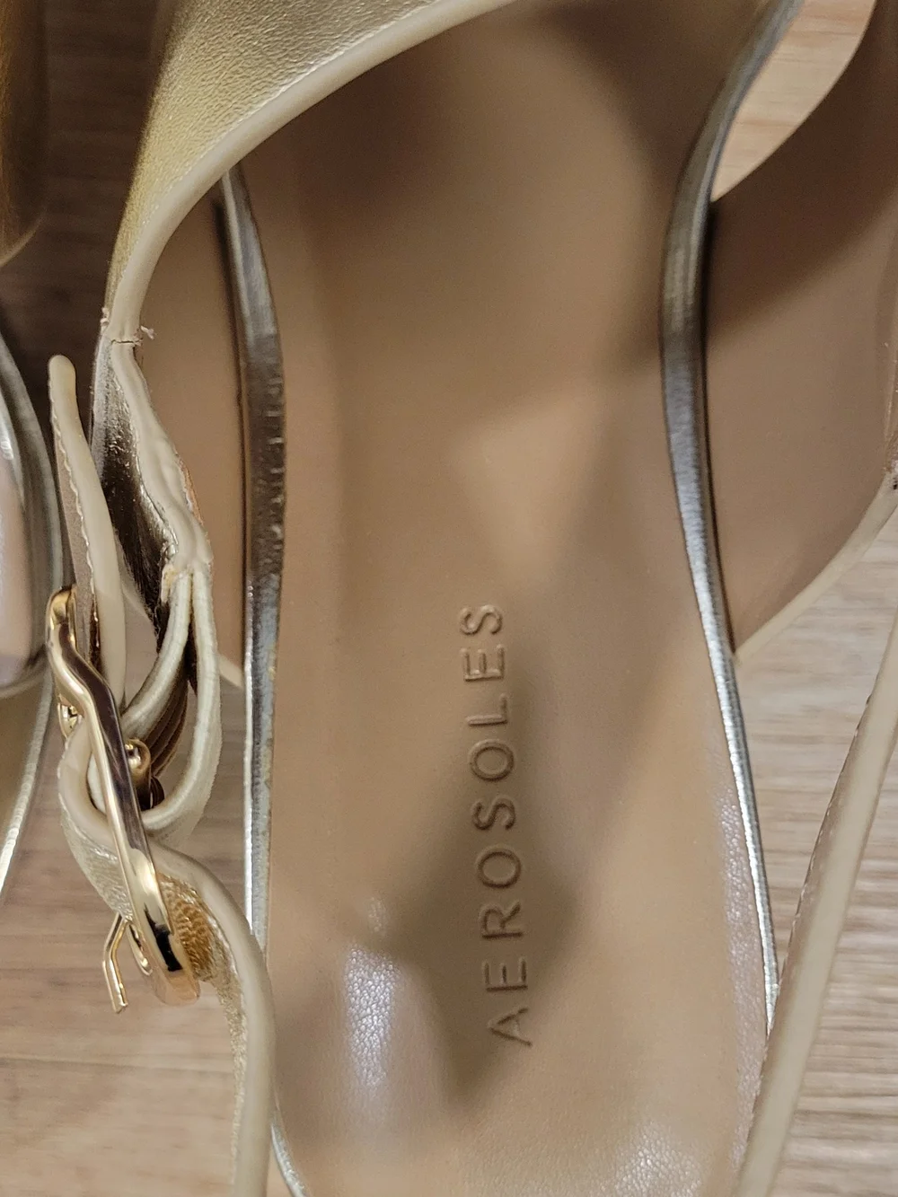 Areosoles stylish metallic